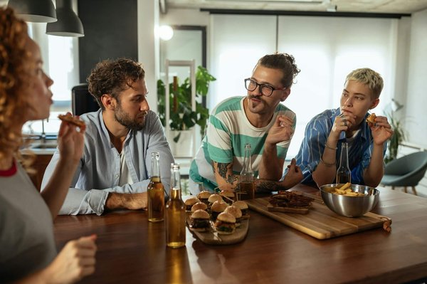 Comment organiser une soirée de dégustation de bières artisanales avec des accords fromages dans un bar?
